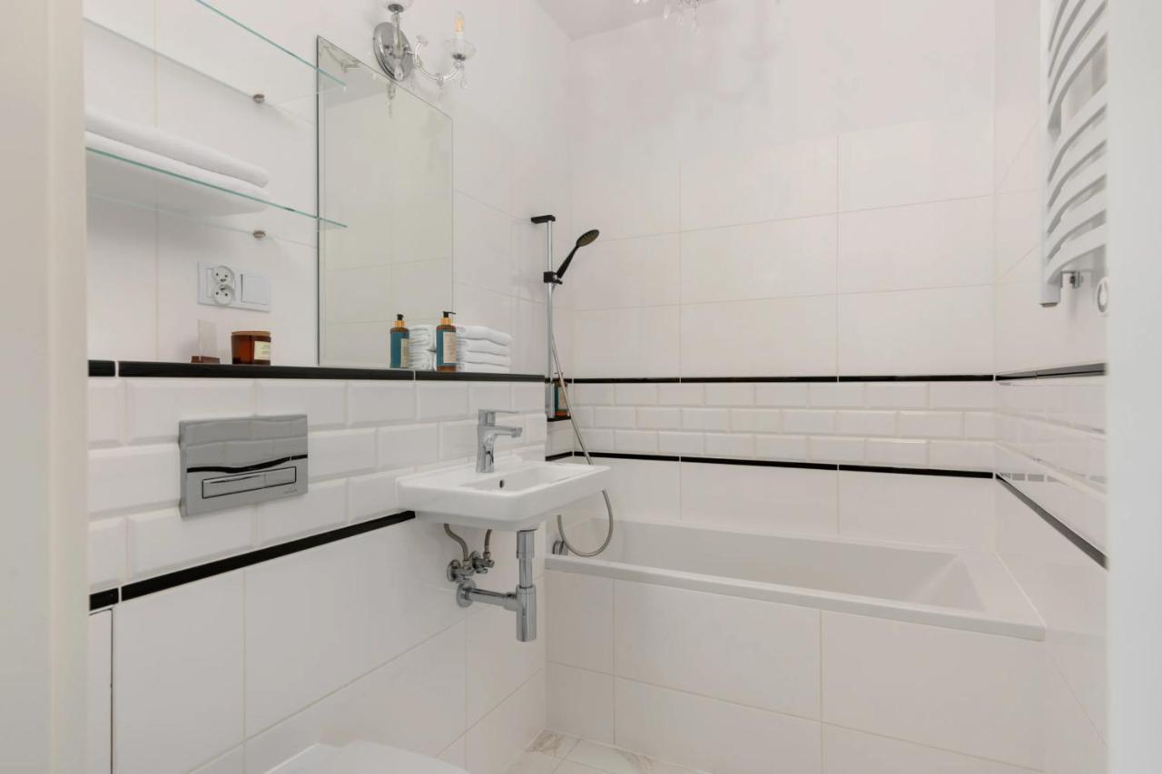 Przestronny Apartament Z Widokiem Na Miasto W Warszawie Varsovia Exterior foto